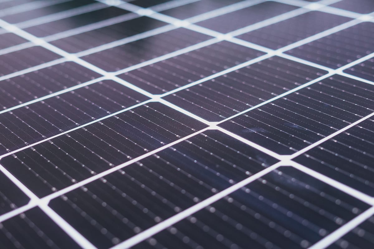 Zonnepanelen kopen of huren: kopen wint bijna altijd