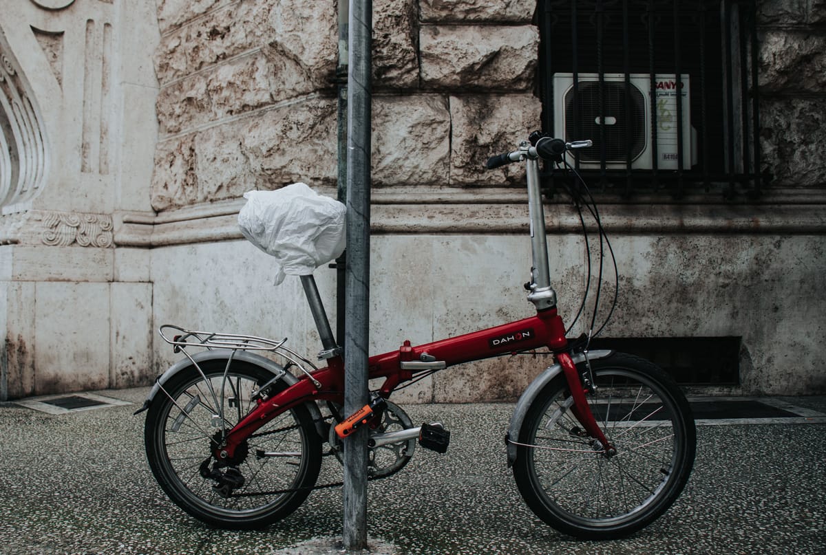 De vouwfiets: slimmer, groener en goedkoper pendelen in 2026