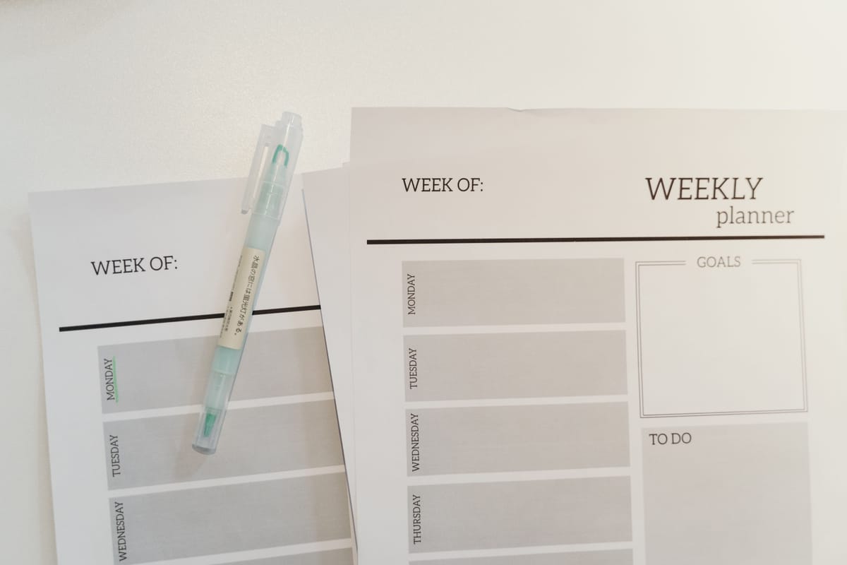 Weekplanning en slimme opbergsystemen voor een rustiger huis