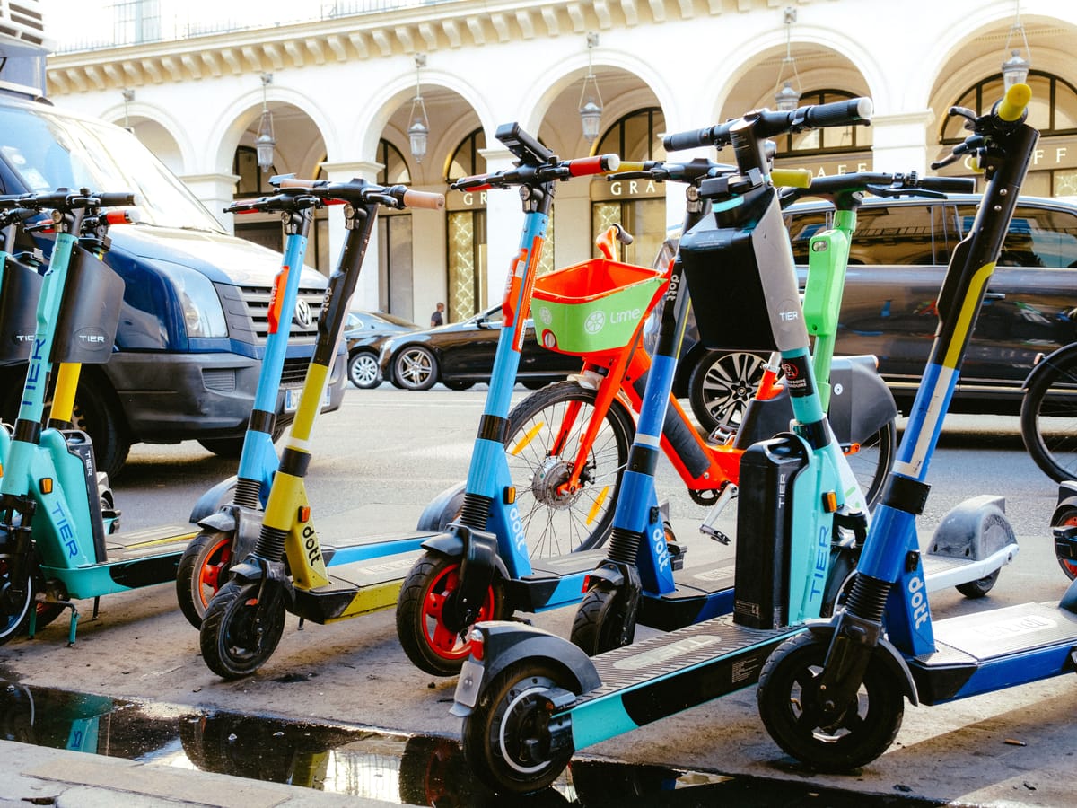 Deelscooter of eigen fiets: wanneer is deelvervoer goedkoper?
