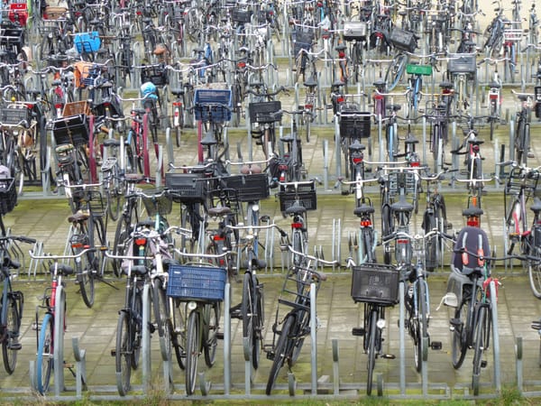 Fietsen naar werk spaart geld, verbetert gezondheid én klimaat