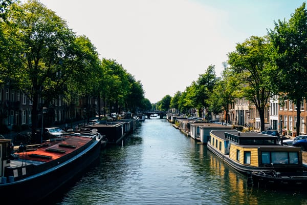 Woonboot in 2026: eerlijke voor- en nadelen op een rij