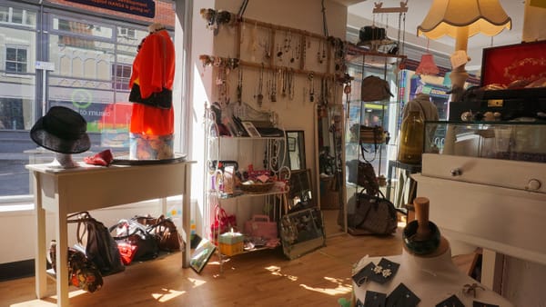 Tweedehands accessoires kopen: beter voor milieu én portemonnee