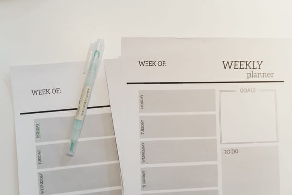 Weekplanning en slimme opbergsystemen voor een rustiger huis