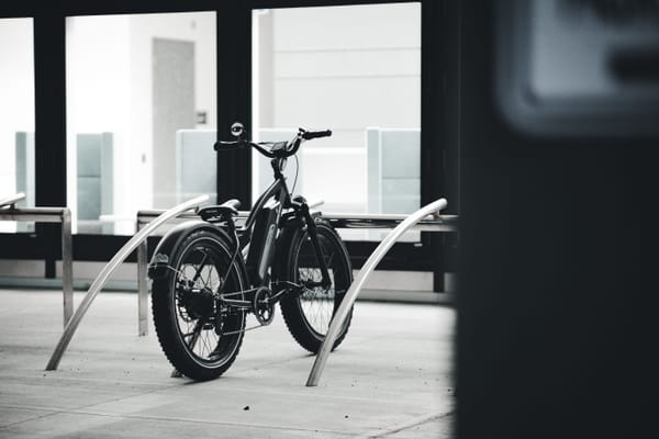 De beste elektrische fietsen onder 1500 euro in 2026